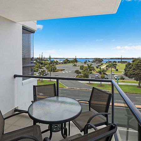 Aqualine Apartments On The Broadwater Gold Coast Exterior photo
