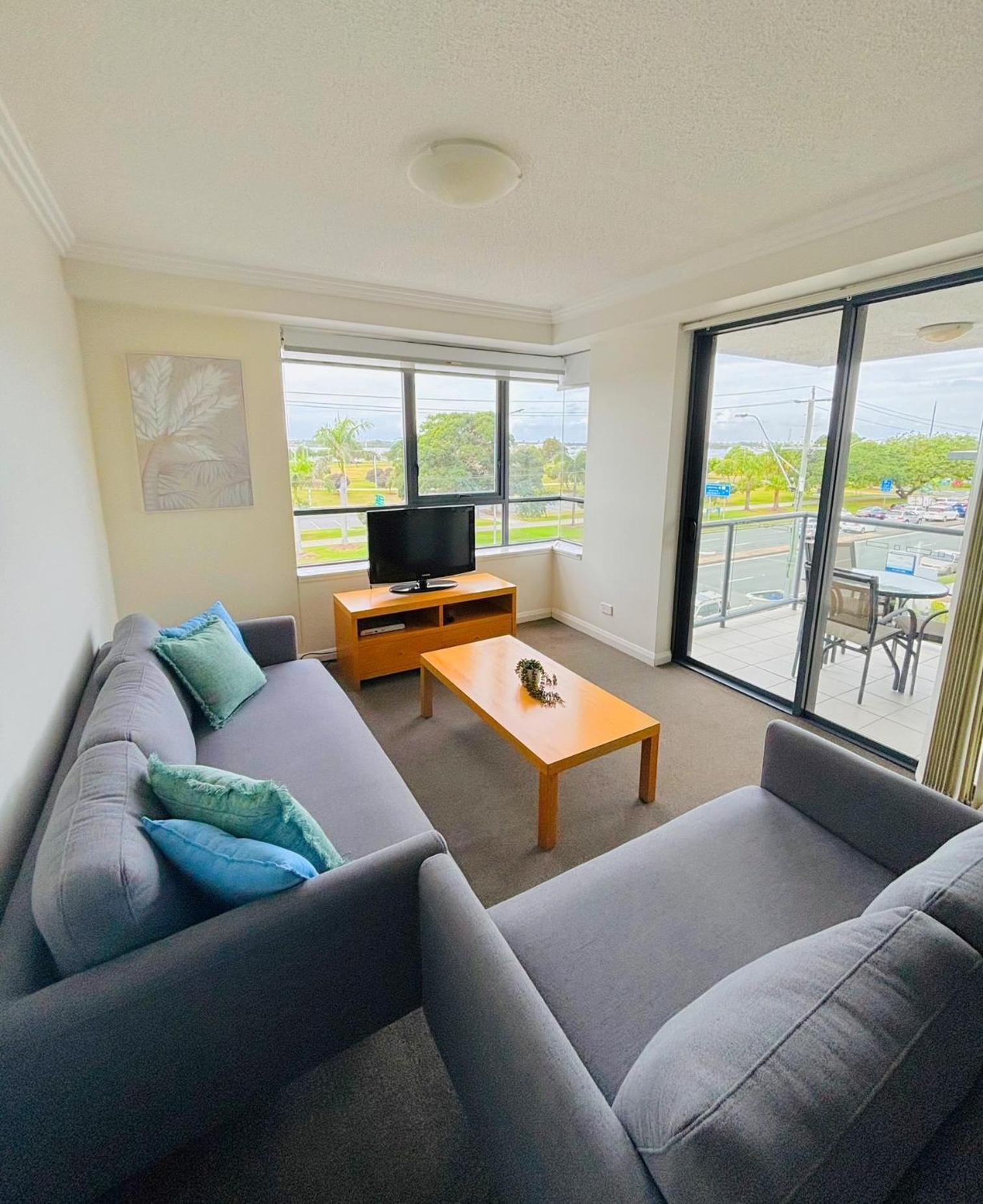 Aqualine Apartments On The Broadwater Gold Coast Exterior photo
