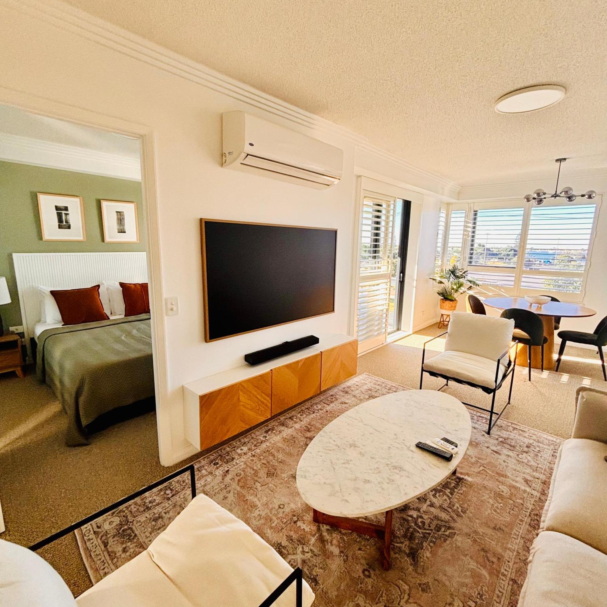 Aqualine Apartments On The Broadwater Gold Coast Exterior photo